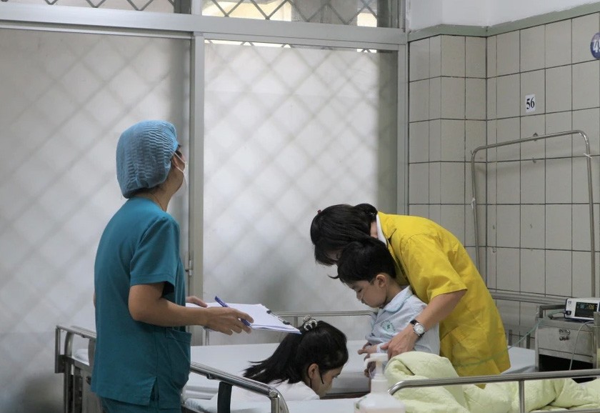 Vụ cháy chung cư mini ở Hà Nội: Còn 1 bệnh nhân thở máy, chỉ số sinh tồn chưa cải thiện - 2