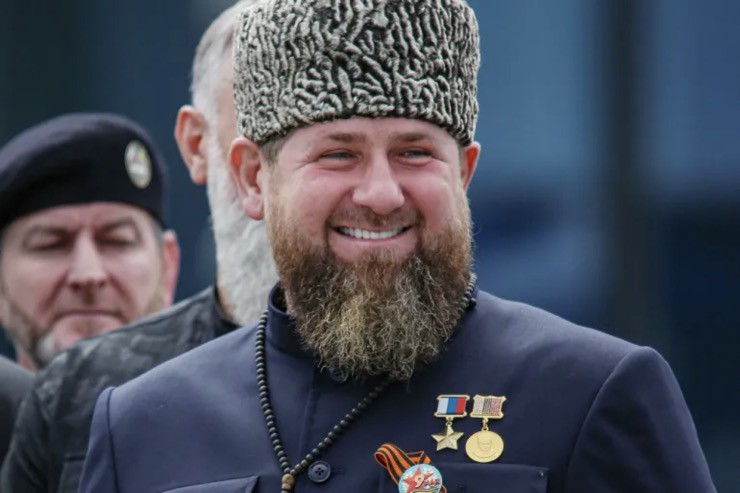 Điện Kremlin nói về tin đồn lãnh đạo Chechnya gặp &#34;vấn đề sức khỏe&#34; - 1