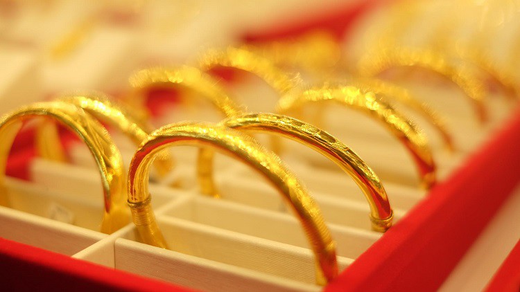 Giá vàng vượt mốc 69 triệu đồng/lượng, người mua vàng từ đầu năm lãi bao nhiêu tiền? - 1