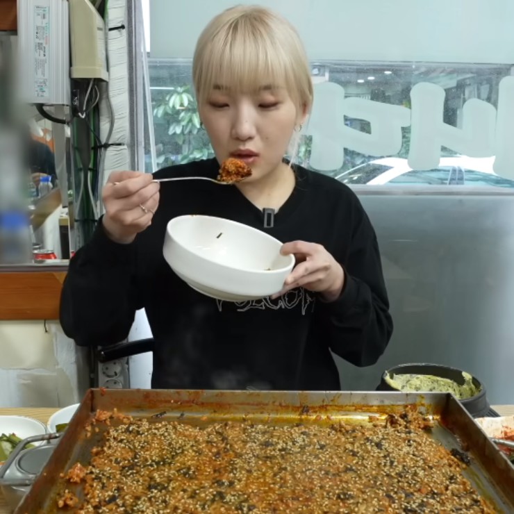 &#34;Thánh mukbang&#34; Hàn Quốc trả 200 triệu đồng mỗi tháng cho nhân viên - 10