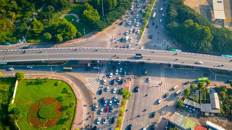 Hình ảnh giao thông &#34;giờ cao điểm&#34; trước và sau cầu Vĩnh Tuy 2 thông xe - 19