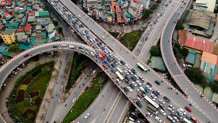 Hình ảnh giao thông &#34;giờ cao điểm&#34; trước và sau cầu Vĩnh Tuy 2 thông xe - 7