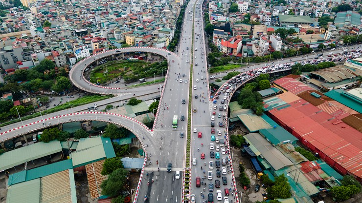 Hình ảnh giao thông &#34;giờ cao điểm&#34; trước và sau cầu Vĩnh Tuy 2 thông xe - 8