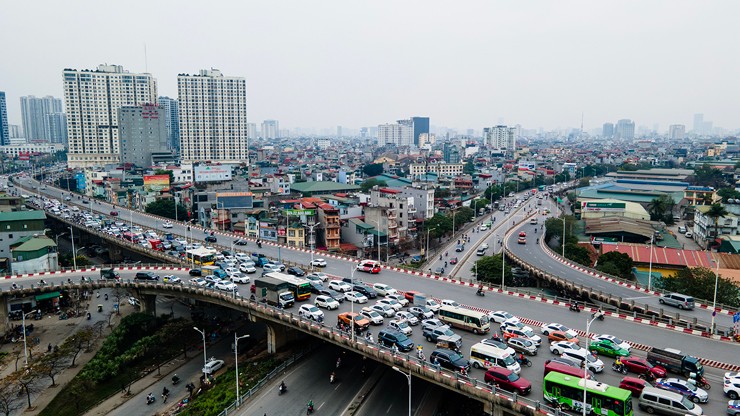 Hình ảnh giao thông &#34;giờ cao điểm&#34; trước và sau cầu Vĩnh Tuy 2 thông xe - 11