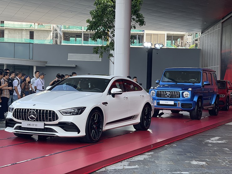 Mercedes-Benz lần đầu giới thiệu bộ 3 xe điện mới tại Việt Nam - 3