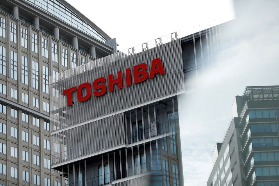 Toshiba chính thức “bán mình”, cổ phiếu chuẩn bị hủy niêm yết sau hơn 70 năm - 1