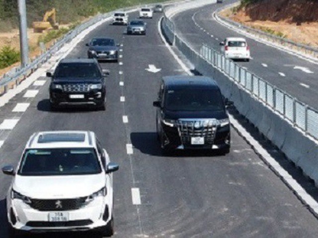 CLIP: Bất ngờ hình ảnh ngày đầu thông xe cao tốc Quốc lộ 45 - Nghi Sơn