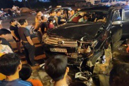 Hà Nội: Công an thông tin vụ ô tô tông xe máy chở 3 cô gái rồi kéo lê 10m