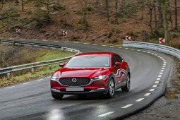 Giá xe Mazda CX-30 niêm yết và lăn bánh tháng 9/2023