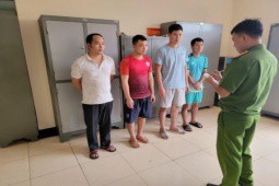 Bắt giữ 5 nhân viên bốc xếp hành lý tại Sân bay quốc tế Nội Bài trộm cắp tài sản