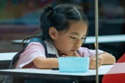 Thu nhập giảm, phụ huynh Trung Quốc vẫn mạnh tay đầu tư giáo dục cho con