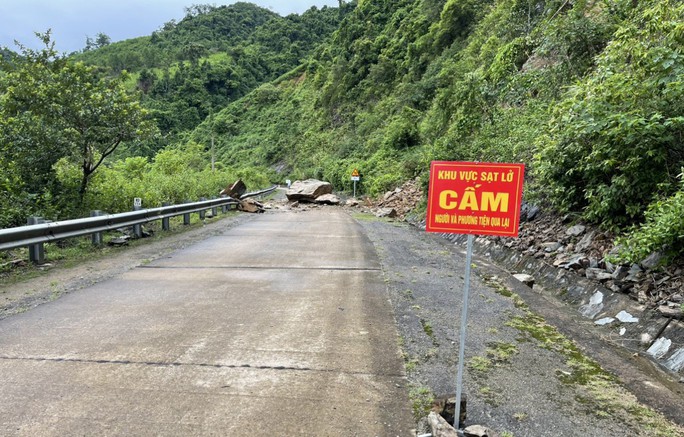 Thông tin mưa lũ mới nhất ở Quảng Bình, nhiều nơi bị cô lập - 2