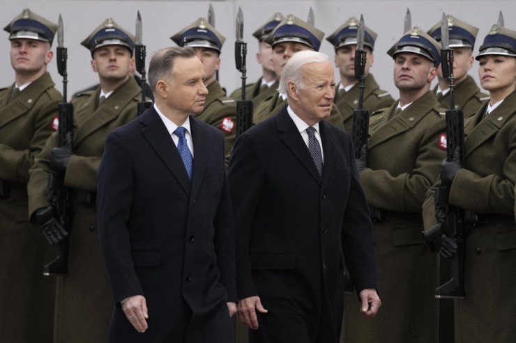 Mỹ cho quốc gia láng giềng Ukraine vay 2 tỷ USD phục vụ quân sự - 1