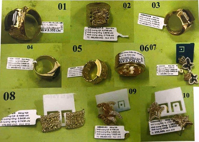 Vụ cướp tiệm vàng ở Cam Ranh: Công an truy tìm 12 mẫu trang sức, xe máy - 1