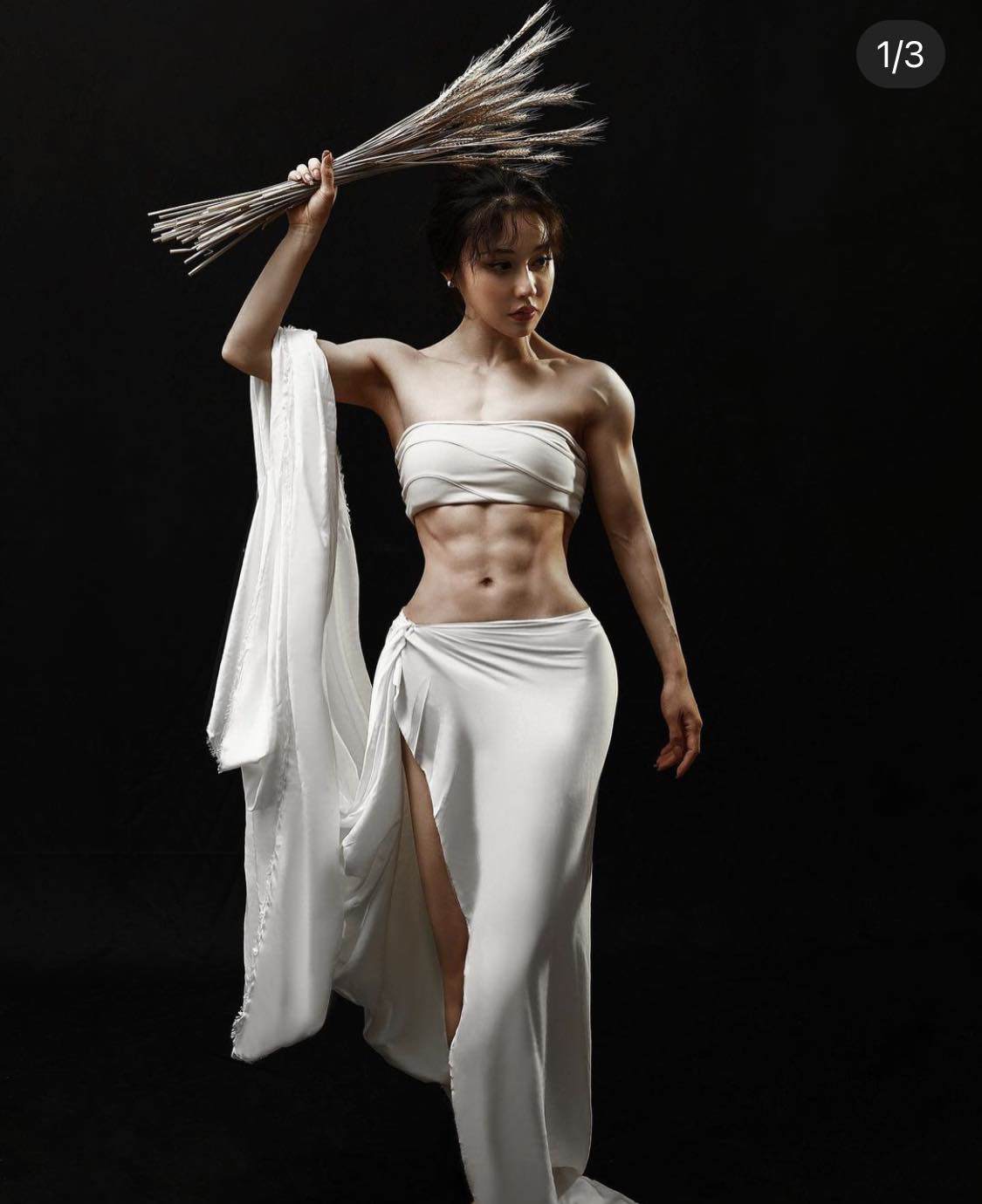 Choáng với body cơ bắp của nữ bác sĩ nổi tiếng Trung Quốc - 10