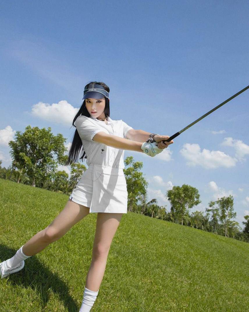 Sự cố trang phục trên sân golf: &#34;Nạn nhân&#34; mới nhất là mỹ nữ quê Thanh Hóa này - 8