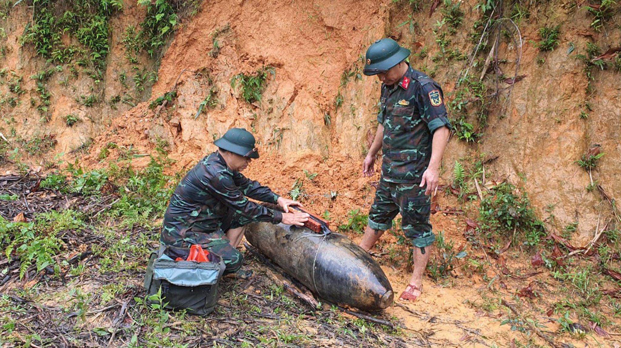 Nghệ An: Huỷ nổ quả bom nặng 340kg lộ thiên sau mưa lũ - 3