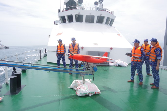 Bộ Tư lệnh Vùng Cảnh sát biển 2 diễn tập, bắn đạn thật trên biển - 4