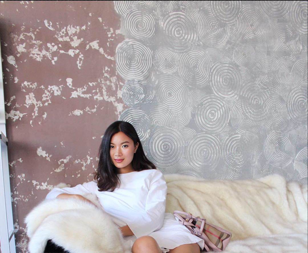 "Mỹ nữ chăn trâu" mê đồ cắt xẻ, có lần lao đao vì chiếc đầm xuyên thấu - 12