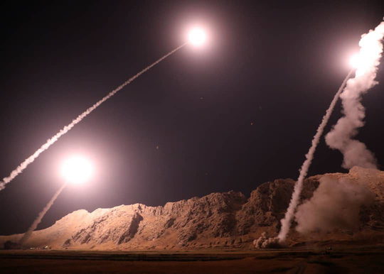 Iran bất ngờ trút tên lửa đạn đạo vào Syria - 1