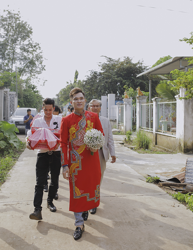 Lâm Chấn Huy vừa bí mật tổ chức đám cưới với vợ Thu Hương (sinh năm 1993) vào ngày 30.9 tại Bình Phước, quê cô dâu. Đến sáng 2.10, thông tin nam ca sĩ đã kết thúc cuộc sống độc thân mới được hé lộ, gây bất ngờ dư luận.