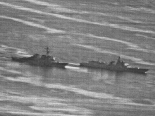 Khoảnh khắc tàu Trung Quốc áp sát nguy hiểm tàu chiến Mỹ ở Biển Đông