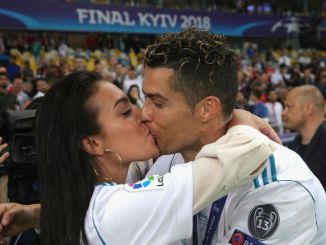 Ronaldo phản đòn vụ hiếp dâm: Bồ xinh liên lụy, trùm ma túy lộ diện