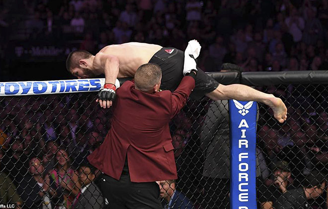 Đại chiến UFC, Khabib như điên rồ: Huyền thoại phẫn nộ, sắp tàn sự nghiệp - 1