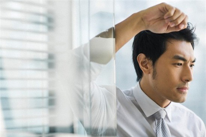 Mỗi lần bạn gái chia tay là cháu tôi lại đòi chết - 1