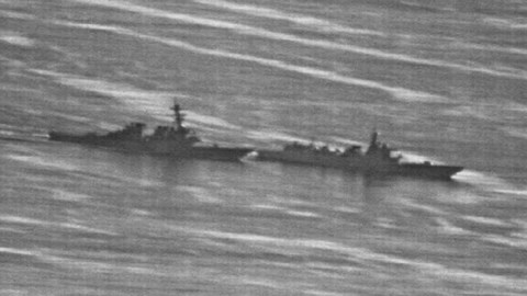 Áp sát nguy hiểm tàu chiến Mỹ ở Biển Đông: TQ không hành động bộc phát - 1
