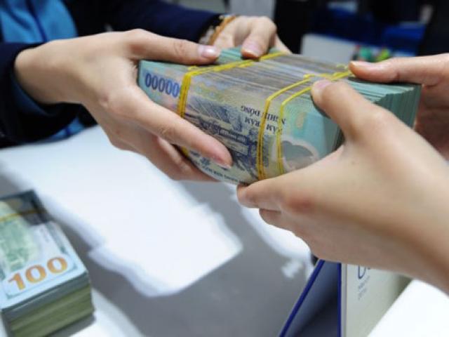 Vay trực tuyến lãi cắt cổ 100%/tháng: Không thể cấm?