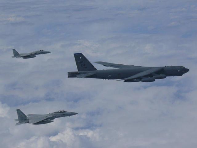 Biển Đông: Máy bay ném bom Mỹ vờn quanh khu vực Trung Quốc chiếm trái phép