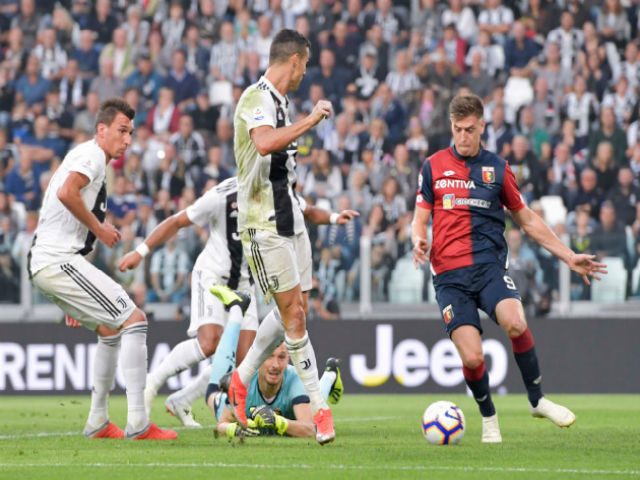Juventus - Genoa: Ronaldo rực sáng & kết cục khó tin