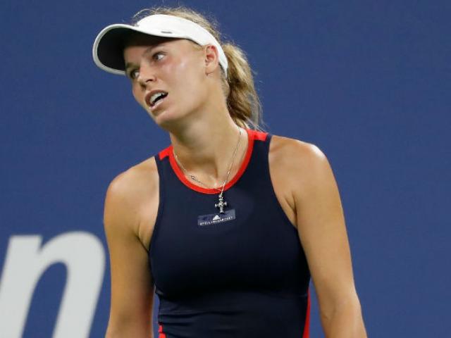 WTA Finals ngày 1: ĐKVĐ Wozniacki thảm bại