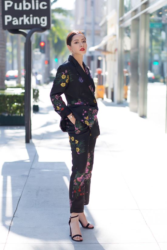 Chi Pu "thả rông" với vest vẫn được khen gợi cảm tinh tế - 5