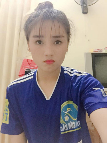 Nữ cầu thủ Thái Nguyên "gây bão" vì ngoại hình xinh đẹp - 4