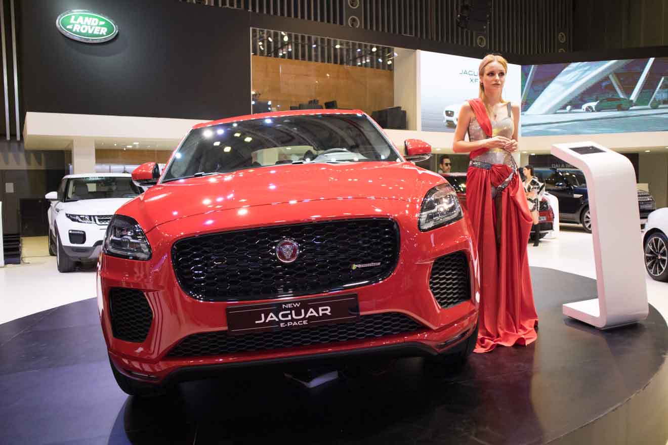 Jaguar E-Pace ra mắt tại Vietnam Motorshow 2018: Giá bán lẻ từ 2,95 tỷ đồng - 1