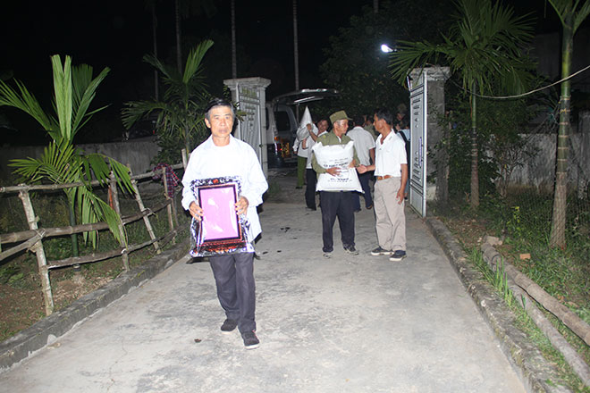 Tang thương vụ 4 người bị điện giật chết: "Cha ơi về đi, đừng bỏ mẹ con con" - 1