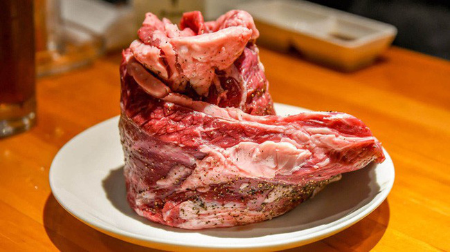 Thịt bò khổng lồ, mỗi lần gọi phải bằng tính ký tại nhà hàng Nhật này - 4