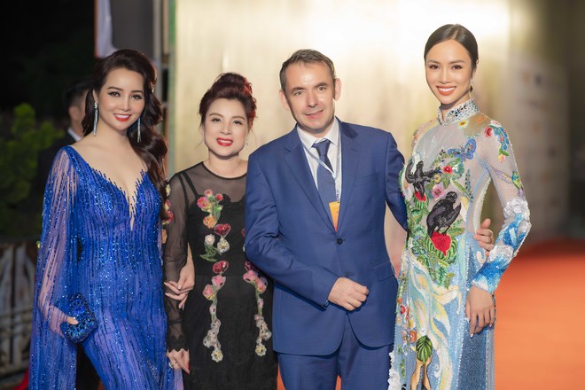 "Người đẹp cảnh nóng" Vũ Ngọc Anh gợi cảm với áo dài 250 triệu - 8