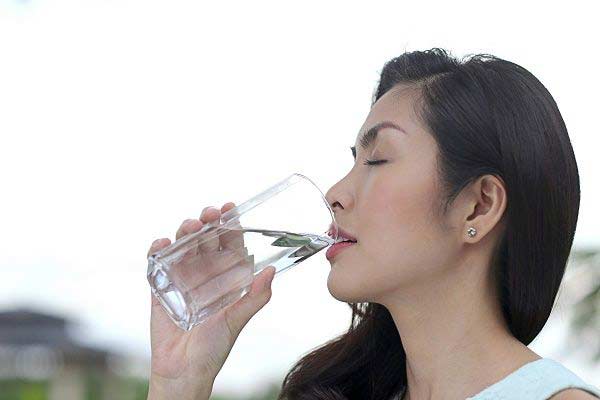 Giàu nứt đố đổ vách, Hà Tăng vẫn uống thứ rẻ tiền này mỗi ngày để đẹp mãi - 4