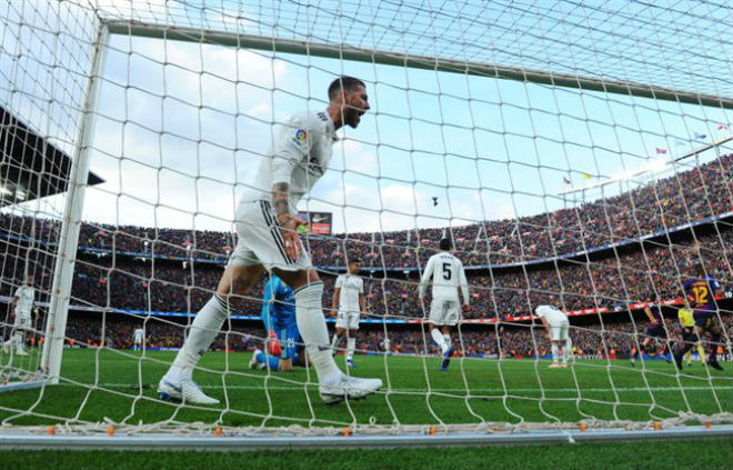 Real thua đậm Barca: Đại ca Ramos đập phòng thay đồ, chửi Bale - Benzema - 1