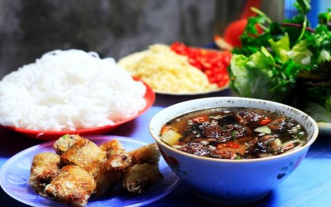 "Điểm mặt" quán vỉa hè có thâm niên, hút khách ở Hà Nội - 1