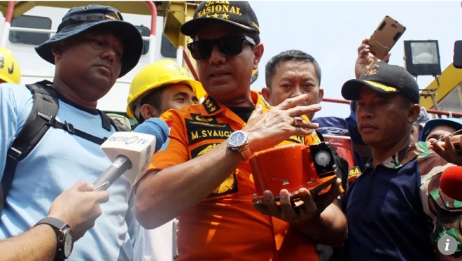 Vết trên hộp đen tiết lộ điều đáng sợ về cú rơi của máy bay Indonesia - 1