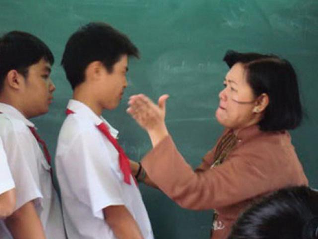 Punish the students with the slap: 