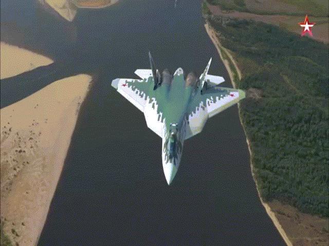 Mãn nhãn cận cảnh tiêm kích tàng hình thế hệ 5 Su-57 của Nga