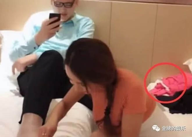 24h HOT: "Đêm 7 ngày 3" của tỷ phú Hoàng Kiều chưa là gì với những cặp "trâu già cỏ non" - 4