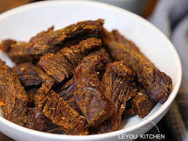 Tự làm bò khô bằng nồi cơm điện chuẩn vị cho ngày se lạnh