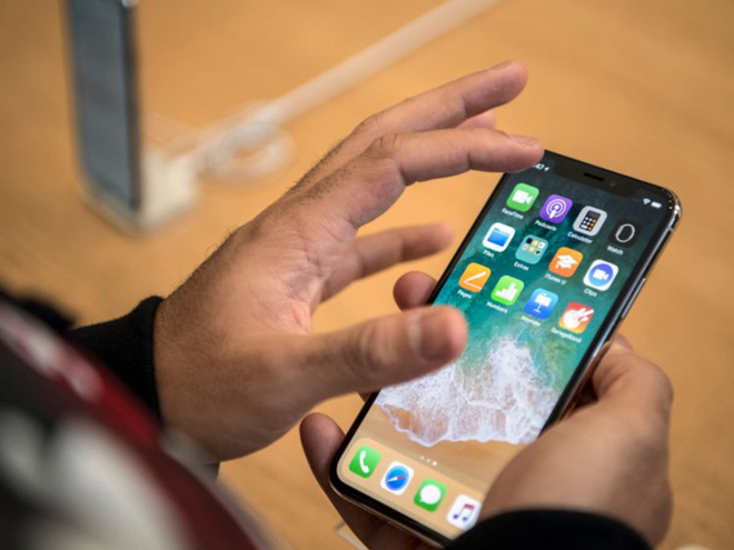 Apple thông báo sửa các lỗi trên iPhone X và MacBook Pro 13 inch 2018 - 1