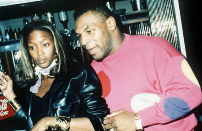 Vỡ lở &#34;chuyện ấy&#34; Mike Tyson: &#34;Vui vẻ&#34; với người đẹp ở nơi công cộng - 1
